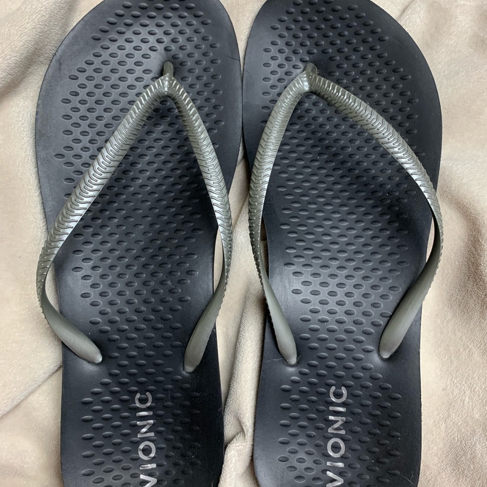 Vionic womens flip flops size 11